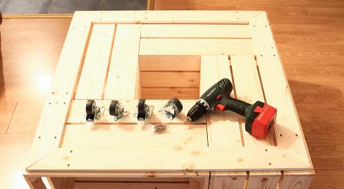 Personal  ASAMBLARE CUTII LEMN