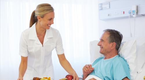 Infirmieri in azile de batrani