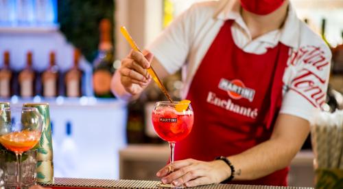 Enchante Rooftop angajeaza ospatar si barman