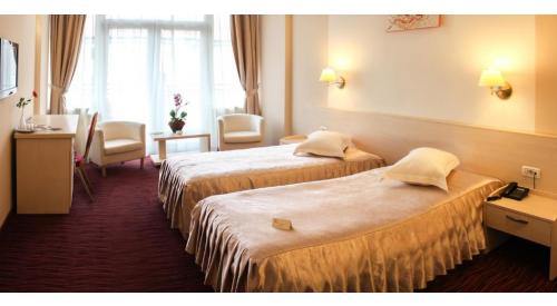 Hotel Nevis angajeaza camerista